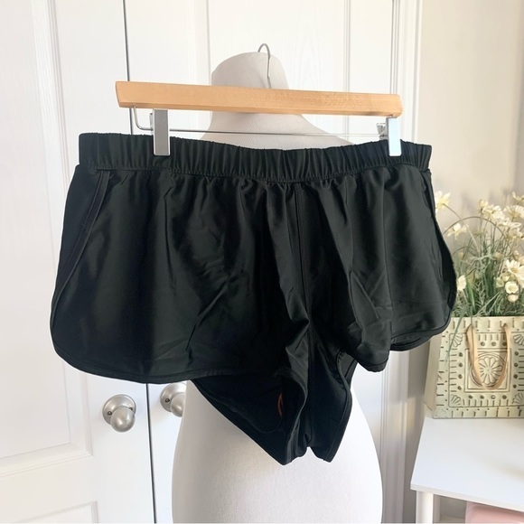 Simple Cacique Black Track Shorts - Picture 1 of 7